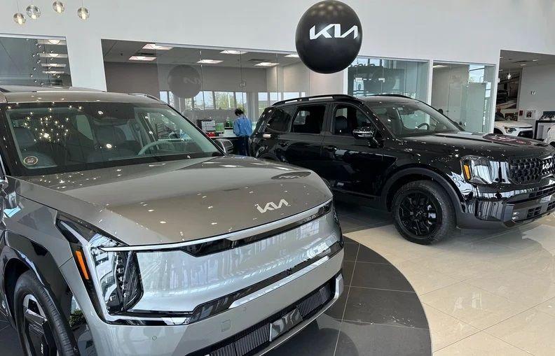 Hyundai, Kia sales slip in April 2024


U.S. light-vehicle sales are expected to drop about 2% in April, reflecting one less selling day than a year earlier and weaker fleet shipments, analysts say.
